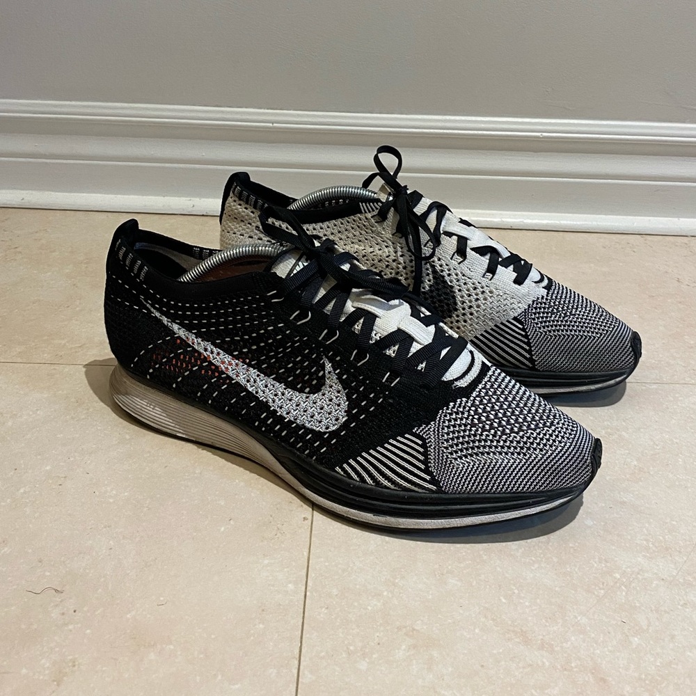 Nike Flyknit Racer - Black White Volt